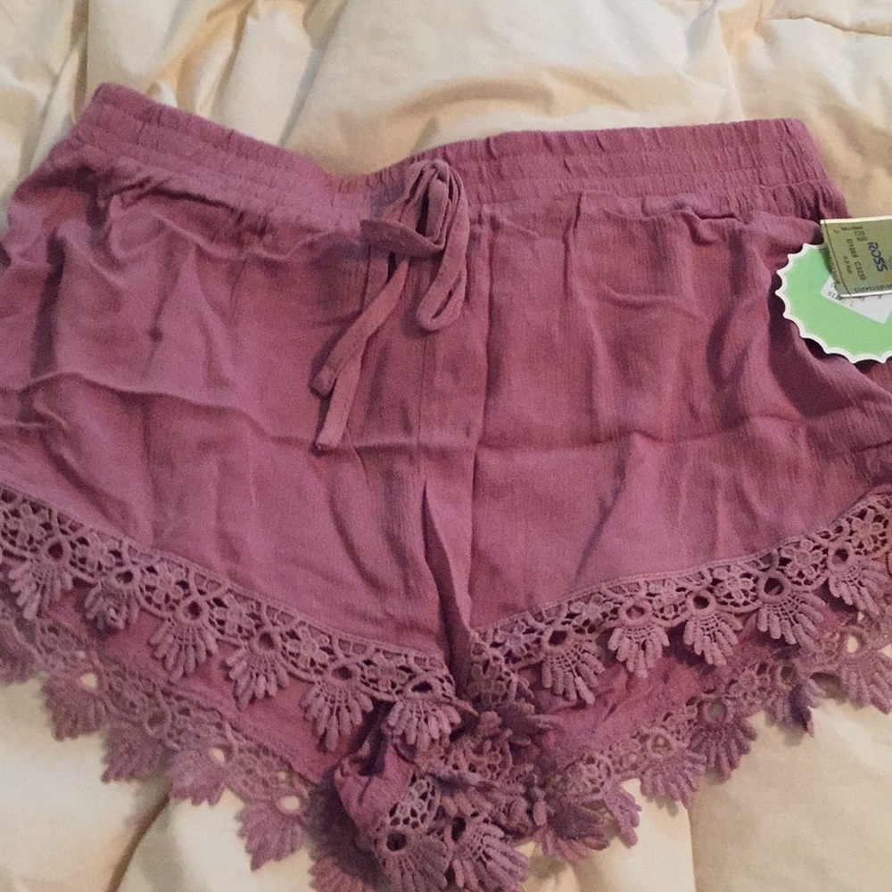 Comfortable, elastic waist shorts, NWT